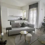 2 Bed Sleeps 4 - En-suite Bath -tv -wifi 公寓 阿斯蒂