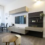 2 Bed Sleeps 4 - En-suite Bath -tv -wifi