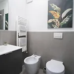 2 Bed Sleeps 4 - En-suite Bath -tv -wifi * 阿斯蒂