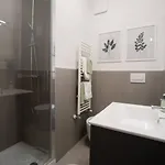 2 Bed Sleeps 4 - En-suite Bath -tv -wifi 公寓 阿斯蒂