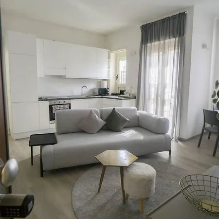 2 Bed Sleeps 4 - En-suite Bath -tv -wifi 아파트 아스티