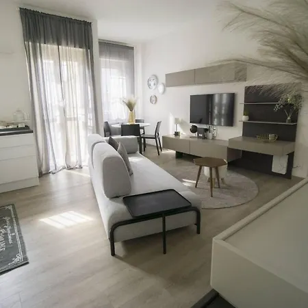 Apartment 2 Bed Sleeps 4 - En-suite Bath -tv -wifi *