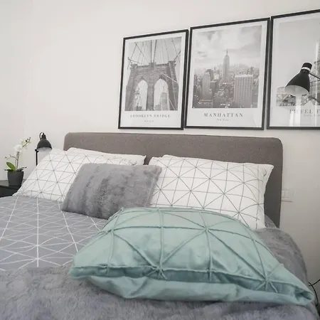 Apartment 2 Bed Sleeps 4 - En-suite Bath -tv -wifi *