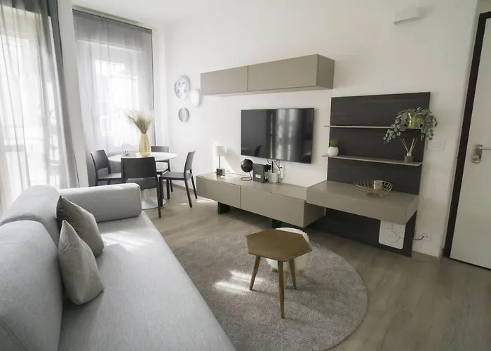 2 Bed Sleeps 4 - En-suite Bath -tv -wifi * Asti