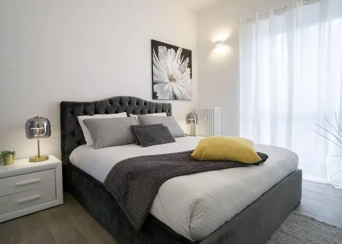 2 Bed Sleeps 4 - En-suite Bath -tv -wifi Apartment
