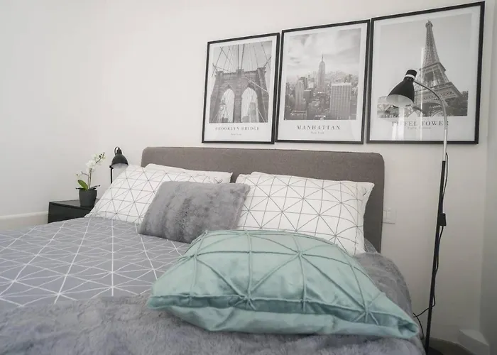 Apartment 2 Bed Sleeps 4 - En-suite Bath -tv -wifi *