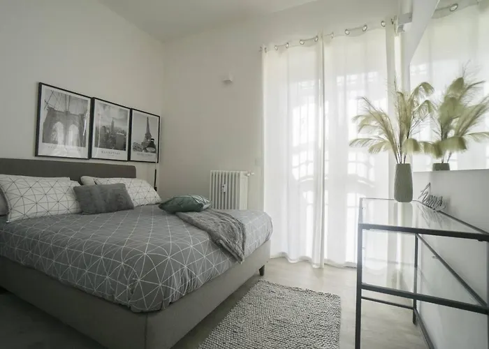 2 Bed Sleeps 4 - En-suite Bath -tv -wifi Asti