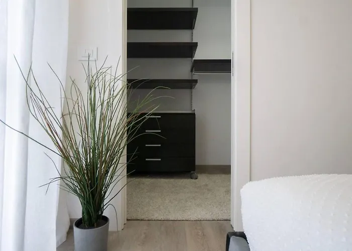 2 Bed Sleeps 4 - En-suite Bath -tv -wifi