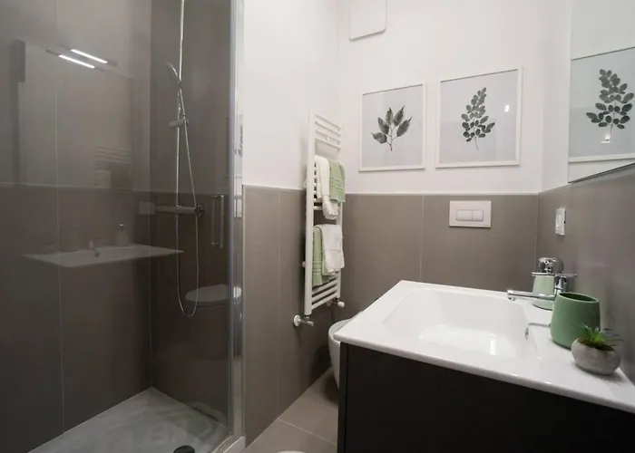 2 Bed Sleeps 4 - En-suite Bath -tv -wifi Apartment Asti